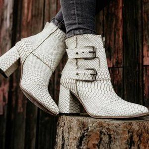 Freebird by Steven Joey White Snake Size 8